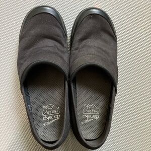 Dansko Volley Clogs vegan size 38 7.5-8 women’s